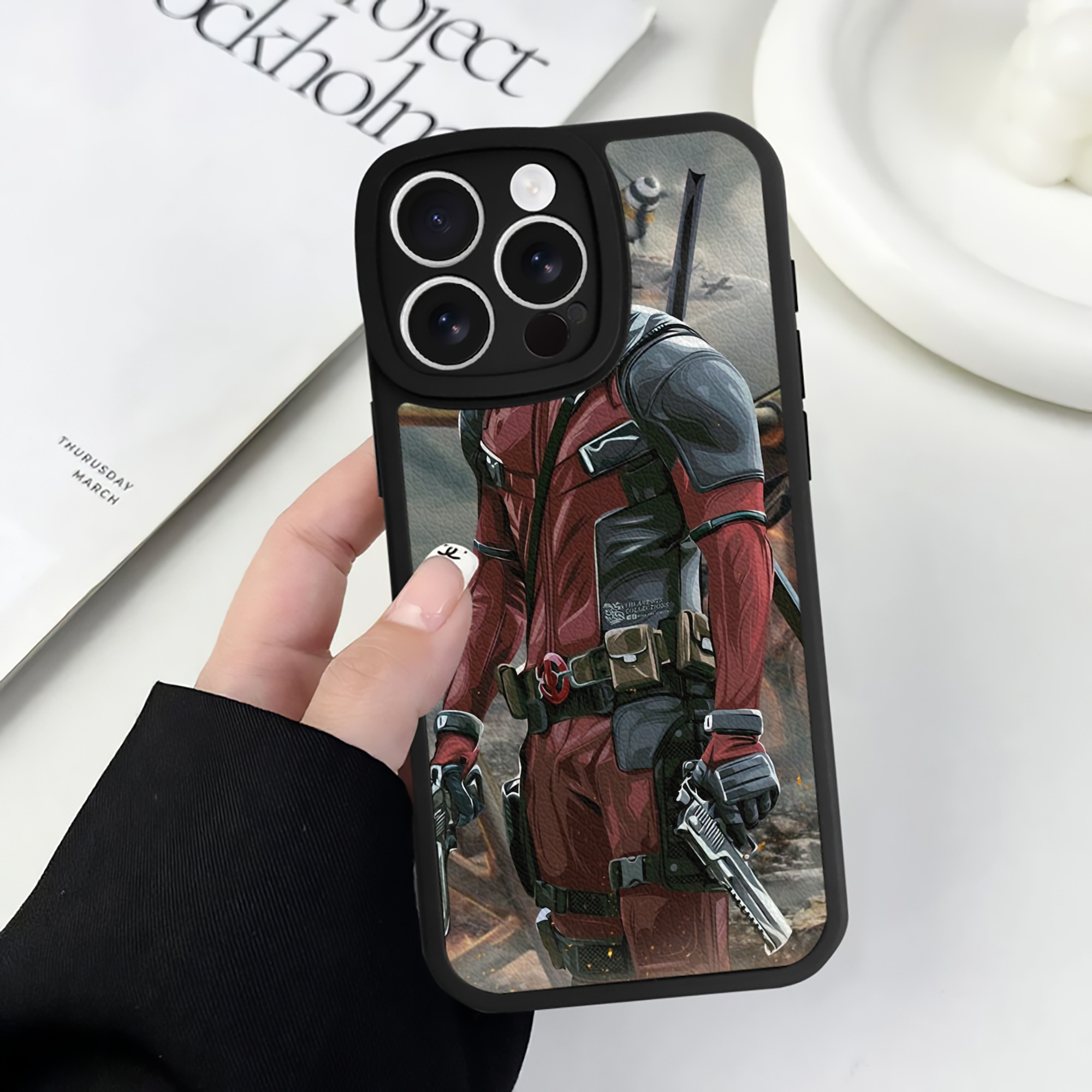 （画像用） Deadpool デッドプール 【iPhone 16シリーズ対応】シリコンスマホケース（レザー調） 材質：シリコン